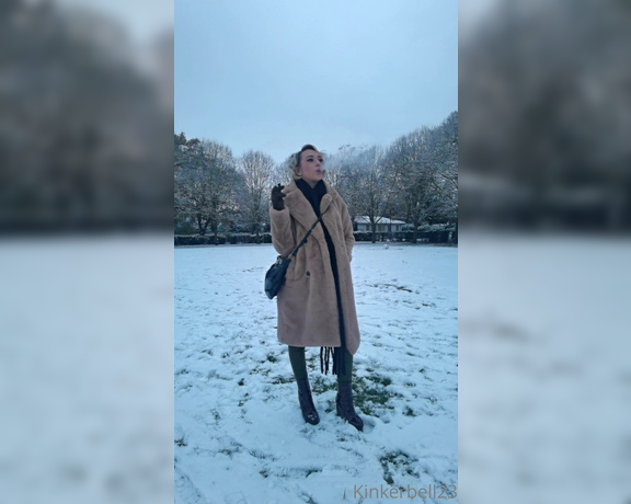 Queen Kinkerbell aka kinkerbell23 OnlyFans - Just a little cold, snowy update for you all from my trip! Having the best time