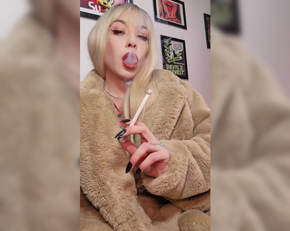 Queen Kinkerbell aka kinkerbell23 OnlyFans - Have you missed seeing my smoke in my Fur coats This one is so big and