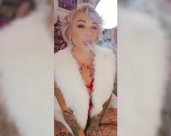 Queen Kinkerbell aka kinkerbell23 OnlyFans - Ive really made sure youre all covered with the next few clips This smoke had