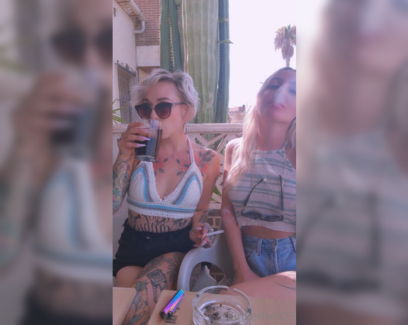 Queen Kinkerbell aka kinkerbell23 OnlyFans - Oooo la la!! What a week so far Me and @misskiki69 having a very casual smoke