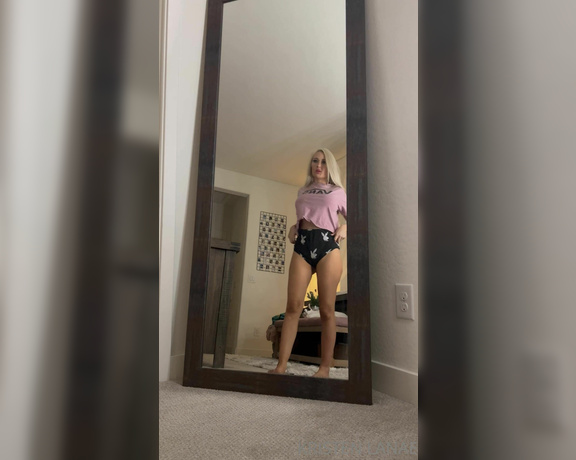 Kristen Lanae aka kristenlanae OnlyFans - How I get myself pumped for the day