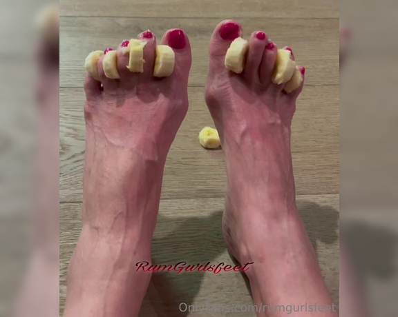 Rumgurlsfeet aka rumgurlsfeet OnlyFans - Good morning! Would you like bananas for breakfast and my toes as a treat