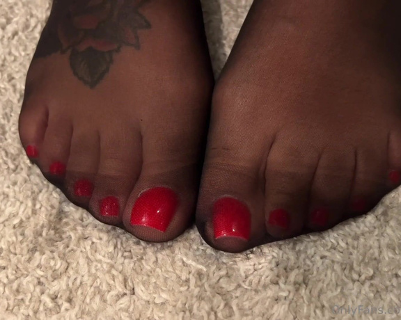 Aminah Feetz aka aminahfeet OnlyFans - Calling all nylon lovers! This one is for you guys Really nice close ups of my