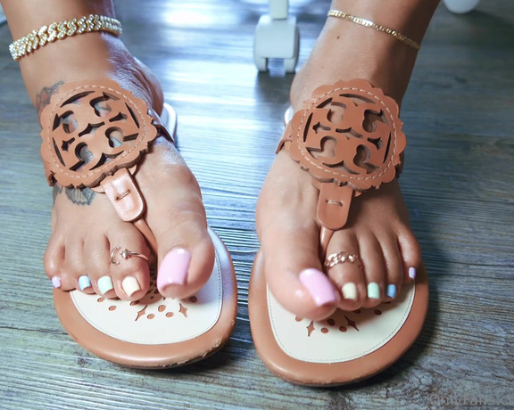 Aminah Feetz aka aminahfeet OnlyFans - Tory Burch Sandal Tease