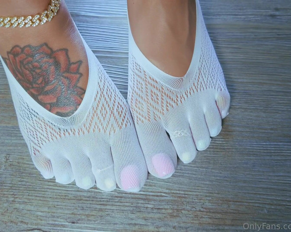 Aminah Feetz aka aminahfeet OnlyFans - For the sock lovers