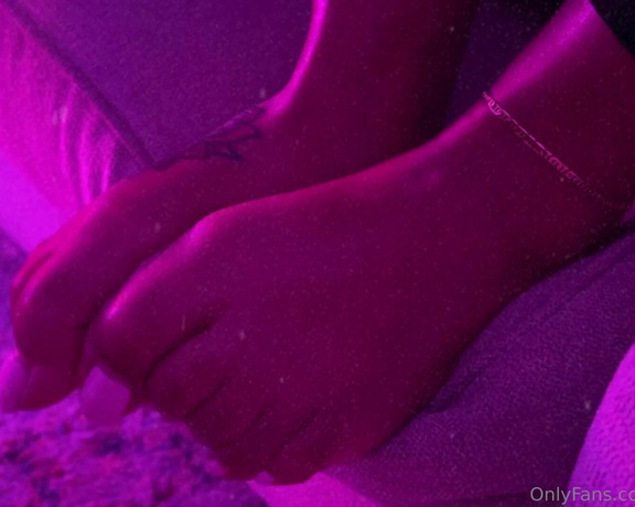 Aminah Feetz aka aminahfeet OnlyFans - A quick late night session