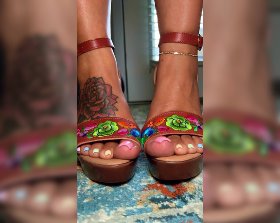 Aminah Feetz aka aminahfeet OnlyFans - Sometimes I have extra footage left over when shooting my little IG reels This is outtake