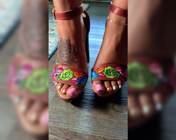 Aminah Feetz aka aminahfeet OnlyFans - Sometimes I have extra footage left over when shooting my little IG reels This is outtake