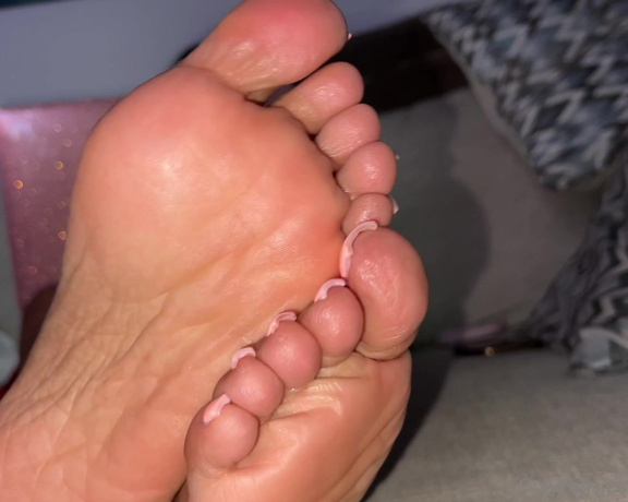 Aminah Feetz aka aminahfeet OnlyFans - Soles glistening