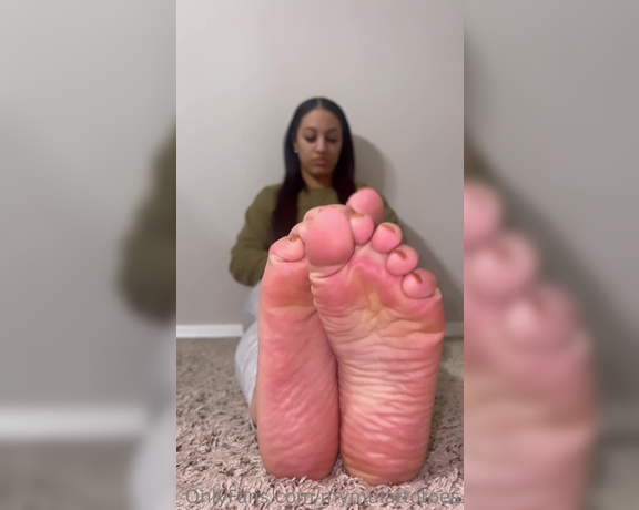 MyMulattotoes aka mymulattotoes OnlyFans - You naughty foot boy