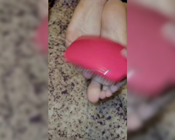 Pezinhos de anjo aka  pezinhos_de_anjoo OnlyFans Video - Vídeo meu com cócegas nos pezinhos, rindo alto e pedindo pra parar  Vídeo of tickling,