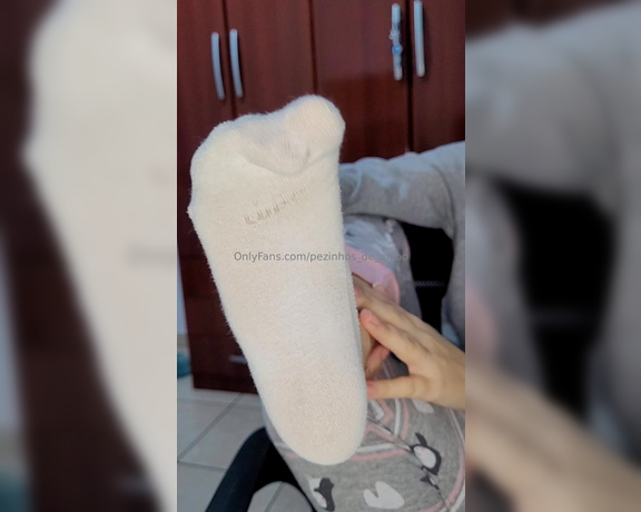 Pezinhos de anjo aka  pezinhos_de_anjoo OnlyFans Video - chupa logo o meus pé e para de enrolação stop messing around and suck my feet