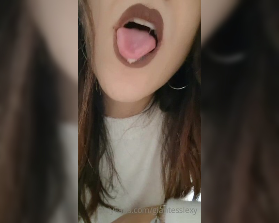 Goddes Lexy aka giantesslexy OnlyFans - Cosa ci fai dentro la mia bocca Vieni subito fuori! Gli insetti come te dovrebbero state