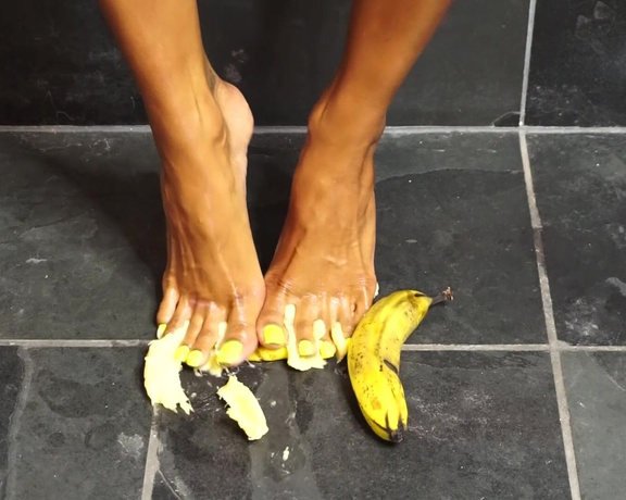 Kylie le beaus feet aka kylielebeausfeet OnlyFans - Banana crushing  zoomed out  polish color yellow