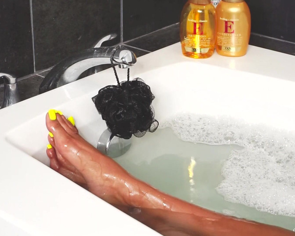 Kylie le beaus feet aka kylielebeausfeet OnlyFans - Bath time  polish color yellow