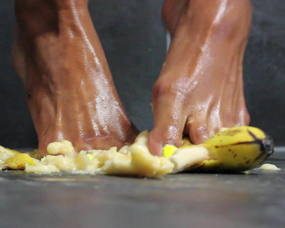 Kylie le beaus feet aka kylielebeausfeet OnlyFans - Banana crushing  close up  polish color yellow