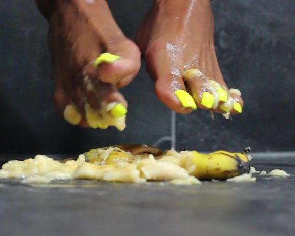 Kylie le beaus feet aka kylielebeausfeet OnlyFans - Banana crushing  close up  polish color yellow