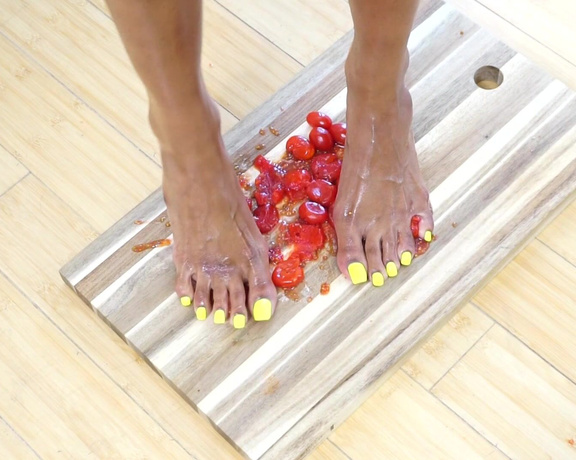 Kylie le beaus feet aka kylielebeausfeet OnlyFans - Cherry tomato crushing  polish color yellow