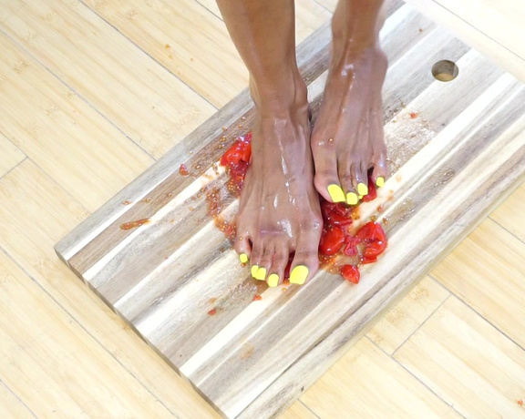 Kylie le beaus feet aka kylielebeausfeet OnlyFans - Cherry tomato crushing  polish color yellow