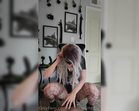 Mistress Zelda aka thegothicghost OnlyFans - 02-15-2023 - A really nice tease and facesitting scene