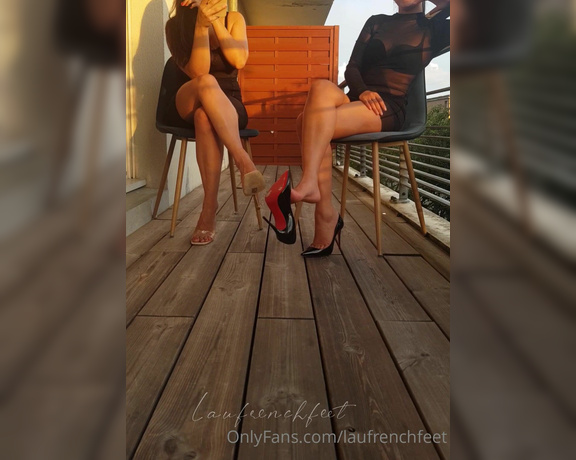 Laufrenchfeet aka laufrenchfeet OnlyFans - 08-23-2021 - Dangling video with @ivy