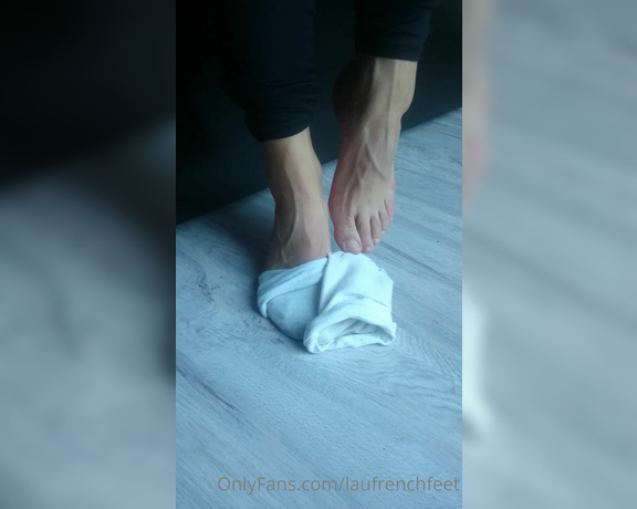 Laufrenchfeet aka laufrenchfeet OnlyFans - 04-15-2021 - After sport, imagine the smell  and yes i have veiny feet when im hot and