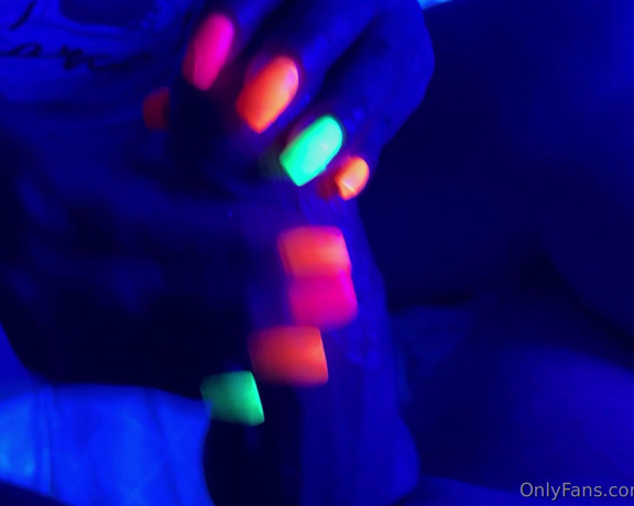 LatinaMala aka latinamala1 OnlyFans - 06-10-2023 - Part 2 neon black light nails with cumshot