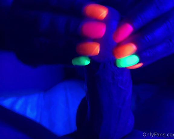 LatinaMala aka latinamala1 OnlyFans - 06-10-2023 - Part 2 neon black light nails with cumshot