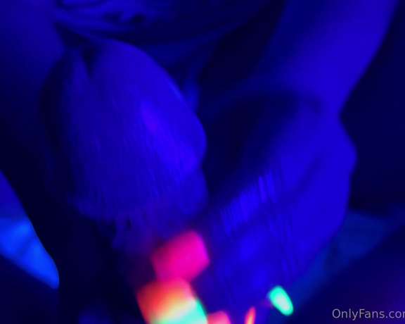 LatinaMala aka latinamala1 OnlyFans - 06-10-2023 - Part 2 neon black light nails with cumshot