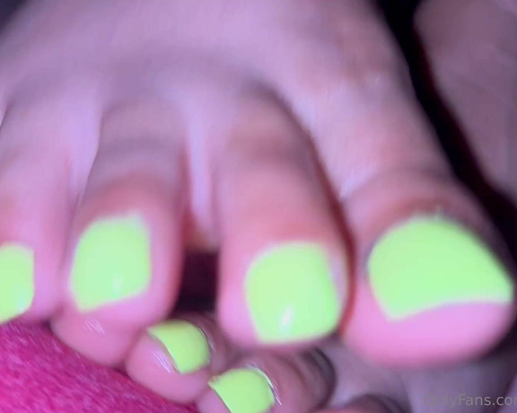 LatinaMala aka latinamala1 OnlyFans - 08-30-2023 - Another fun footjob! With my yellow nails!