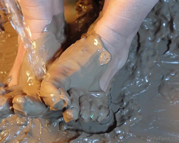 LatinaMala aka latinamala1 OnlyFans - 02-26-2024 - My feet playing in mud this is part of a custom order!