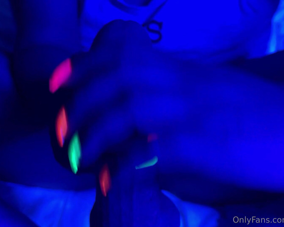 LatinaMala aka latinamala1 OnlyFans - 06-10-2023 - Black light glowing nails handjob