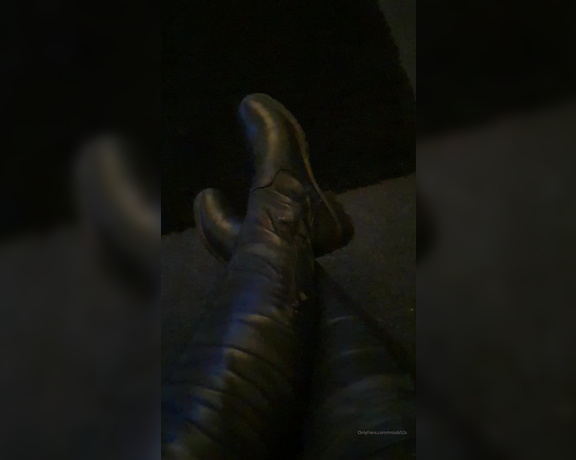 Miss B aka missb52s OnlyFans - 02-10-2020 - That noise gets you excited boot boy