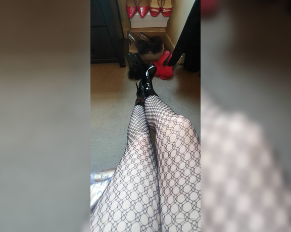 Miss B aka missb52s OnlyFans - 04-22-2022 - Worship my long legs and shiny boots