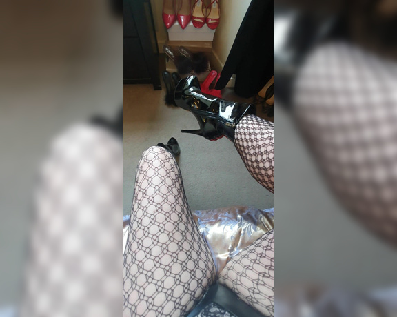 Miss B aka missb52s OnlyFans - 04-22-2022 - Worship my long legs and shiny boots