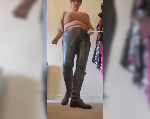 Miss B aka missb52s OnlyFans - 03-25-2023 - Everyday boots