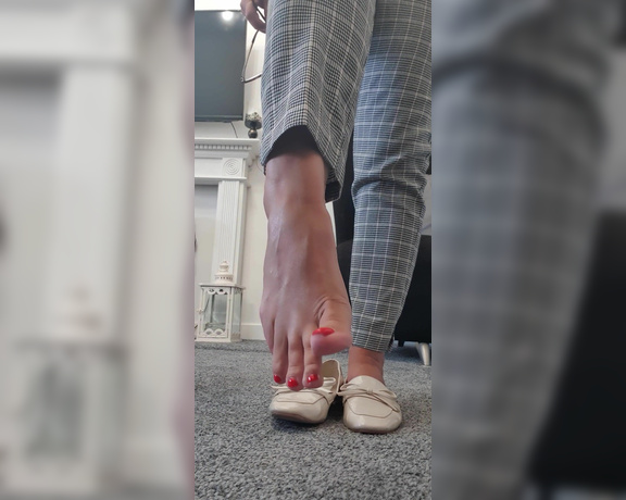 Miss B aka missb52s OnlyFans - 08-30-2021 - Cute flats make sweaty feet