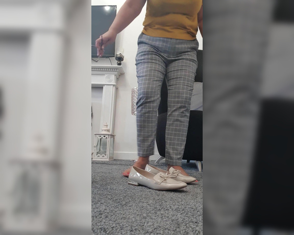 Miss B aka missb52s OnlyFans - 08-30-2021 - Cute flats make sweaty feet