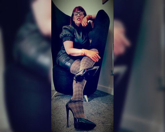 Miss B aka missb52s OnlyFans - 09-19-2021 - Worship my beautiful shoes slut