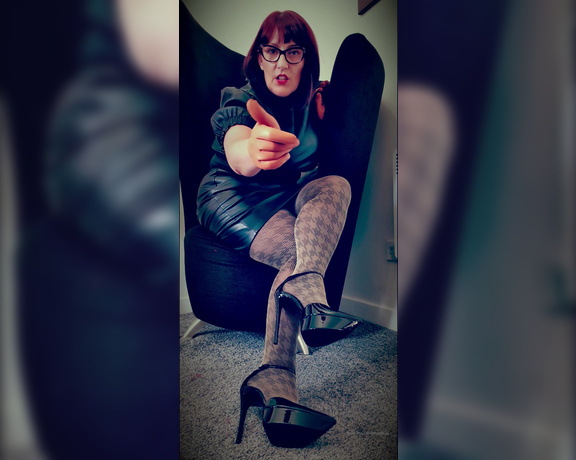 Miss B aka missb52s OnlyFans - 09-19-2021 - Worship my beautiful shoes slut