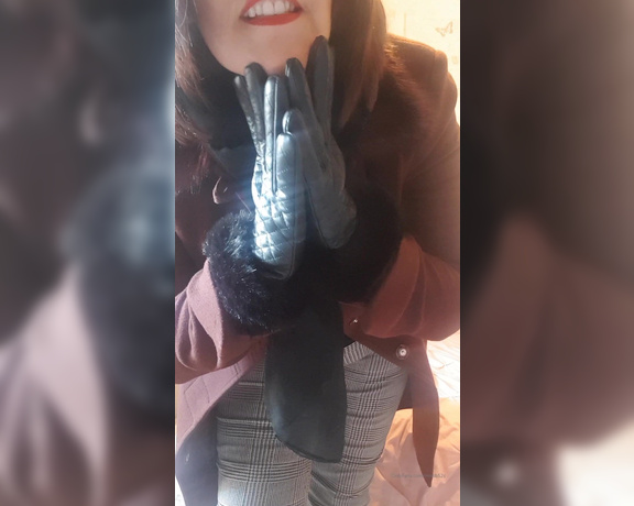 Miss B aka missb52s OnlyFans - 11-14-2019 - Love the smell and sound of leather gloves