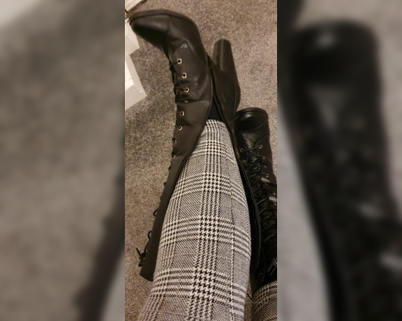 Miss B aka missb52s OnlyFans - 03-08-2021 - Unzip my boots