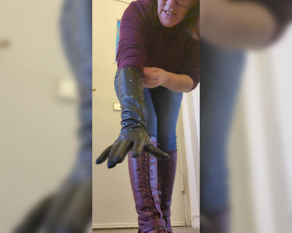 Miss B aka missb52s OnlyFans - 12-05-2023 - Sharing my new gloves with you