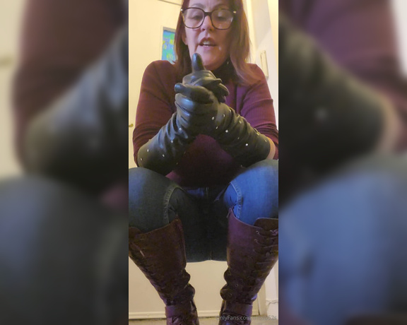 Miss B aka missb52s OnlyFans - 12-05-2023 - Sharing my new gloves with you