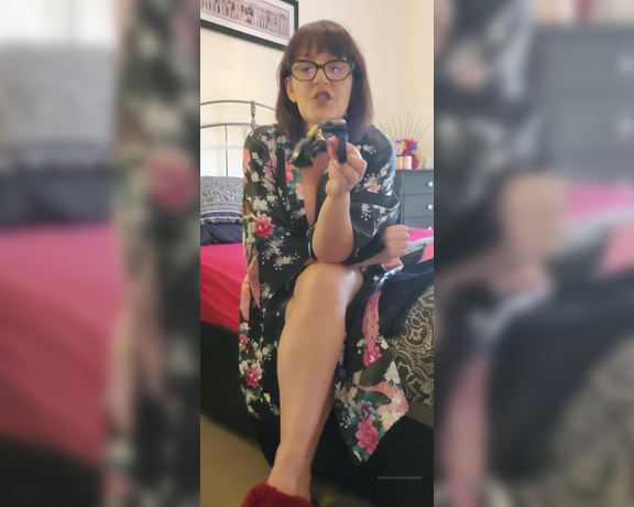 Miss B aka missb52s OnlyFans - 07-28-2022 - Stepmother finds your phone