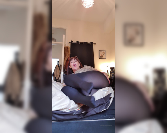 Miss B aka missb52s OnlyFans - 06-12-2021 - All about my thick black walfords