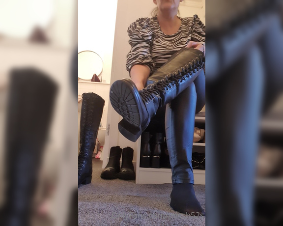 Miss B aka missb52s OnlyFans - 04-24-2022 - Time to unzip my boots