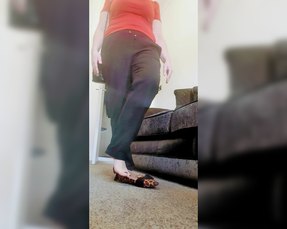 Miss B aka missb52s OnlyFans - 04-28-2022 - Before you clean my feet you will inhale my scent