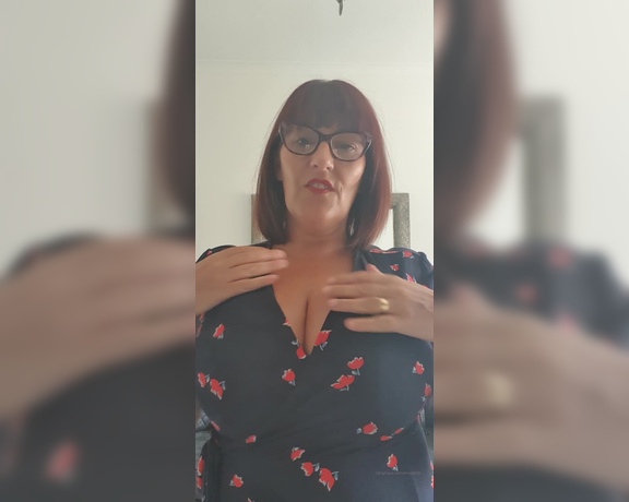 Miss B aka missb52s OnlyFans - 08-04-2021 - Now you know whats on under my pretty dress