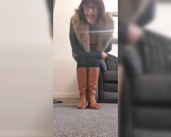 Miss B aka missb52s OnlyFans - 04-07-2022 - You do exactly as your stepmother tells you, or else i will tell all your friends